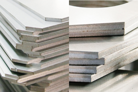 「REGIUS-AJ」で加工した製品高耐食性溶融亜鉛めっき鋼板3.2t（左）SS400 6t（右）