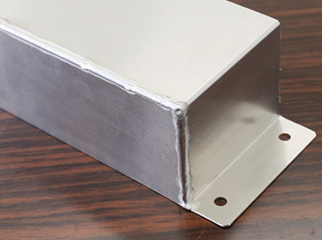 TIGにより溶接（A5052・板厚1.0mm）