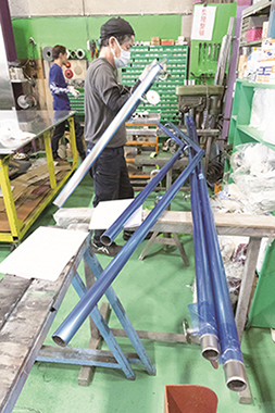 「ENSIS-3015RIe>」でザグリ加工後、溶接を行った手すり