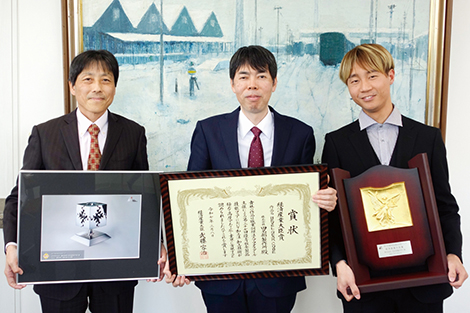 左から田名部淳社長、大城弘文さん、田川恭輔さん