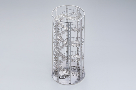(株)MMR技研の「無限螺旋階段」(SUS304・板厚1.5mm、W125×D125×H270mm)