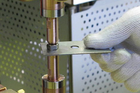 突起付きナットのプロジェクション溶接